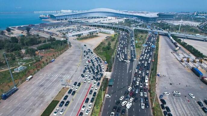 海口三港已恢復正常運營 臨時待渡停車場19日晚將關(guān)閉