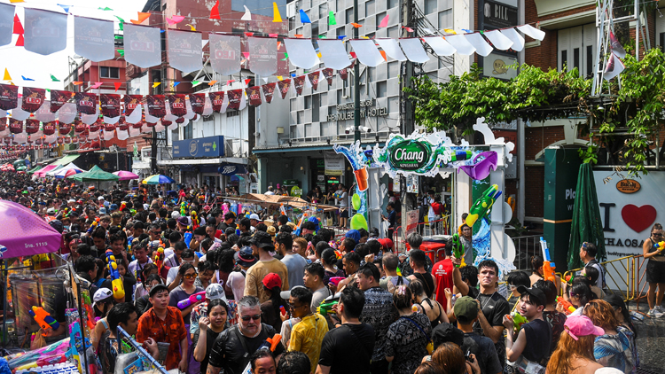 泰國潑水節(jié)慶祝活動啟動 望節(jié)慶刺激旅遊經(jīng)濟