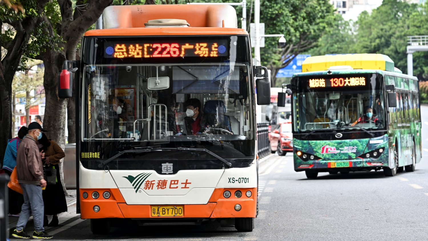 車內(nèi)使用電子設(shè)備時不得外放聲音 《廣州市公共汽車電車乘車守則》徵求意見