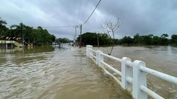 斯里蘭卡暴雨引發(fā)洪水和山體滑坡 死亡人數(shù)升至16人